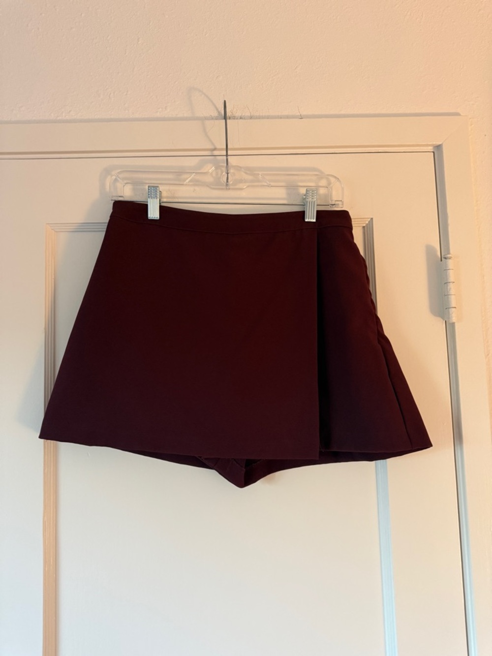 H&M burgundy mini skort